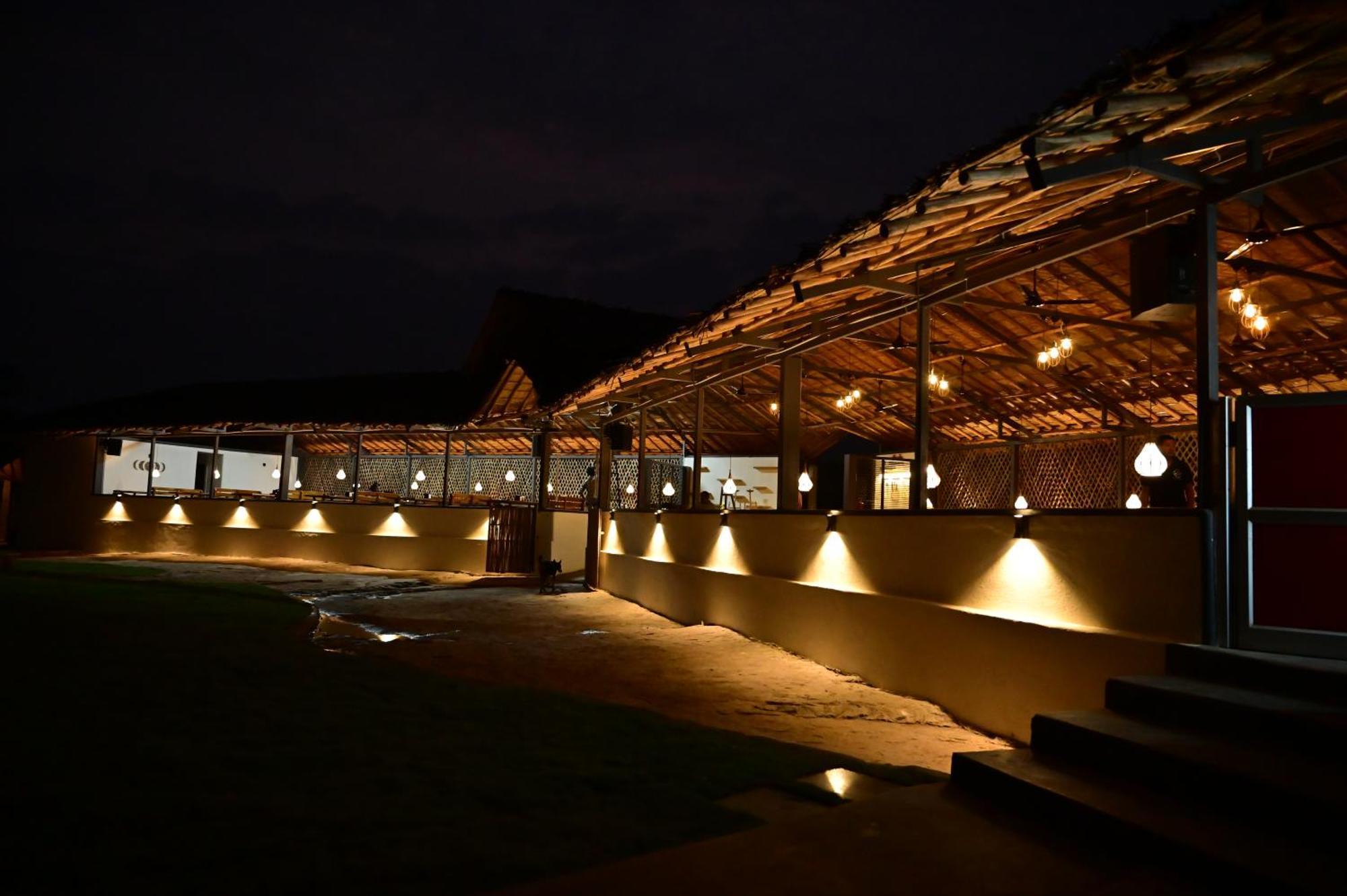 The Hampi Cafe Hotel Luaran gambar