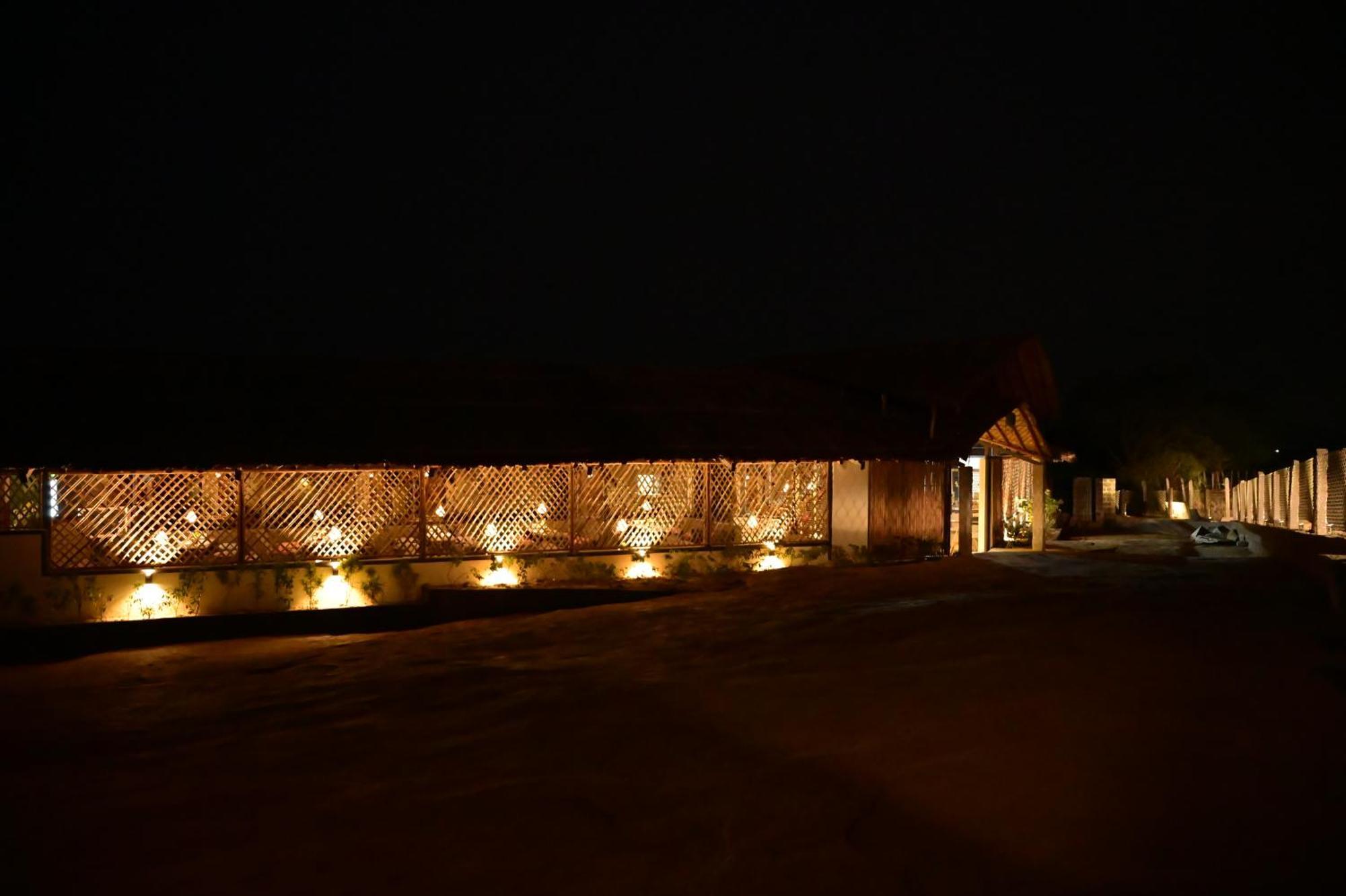 The Hampi Cafe Hotel Luaran gambar