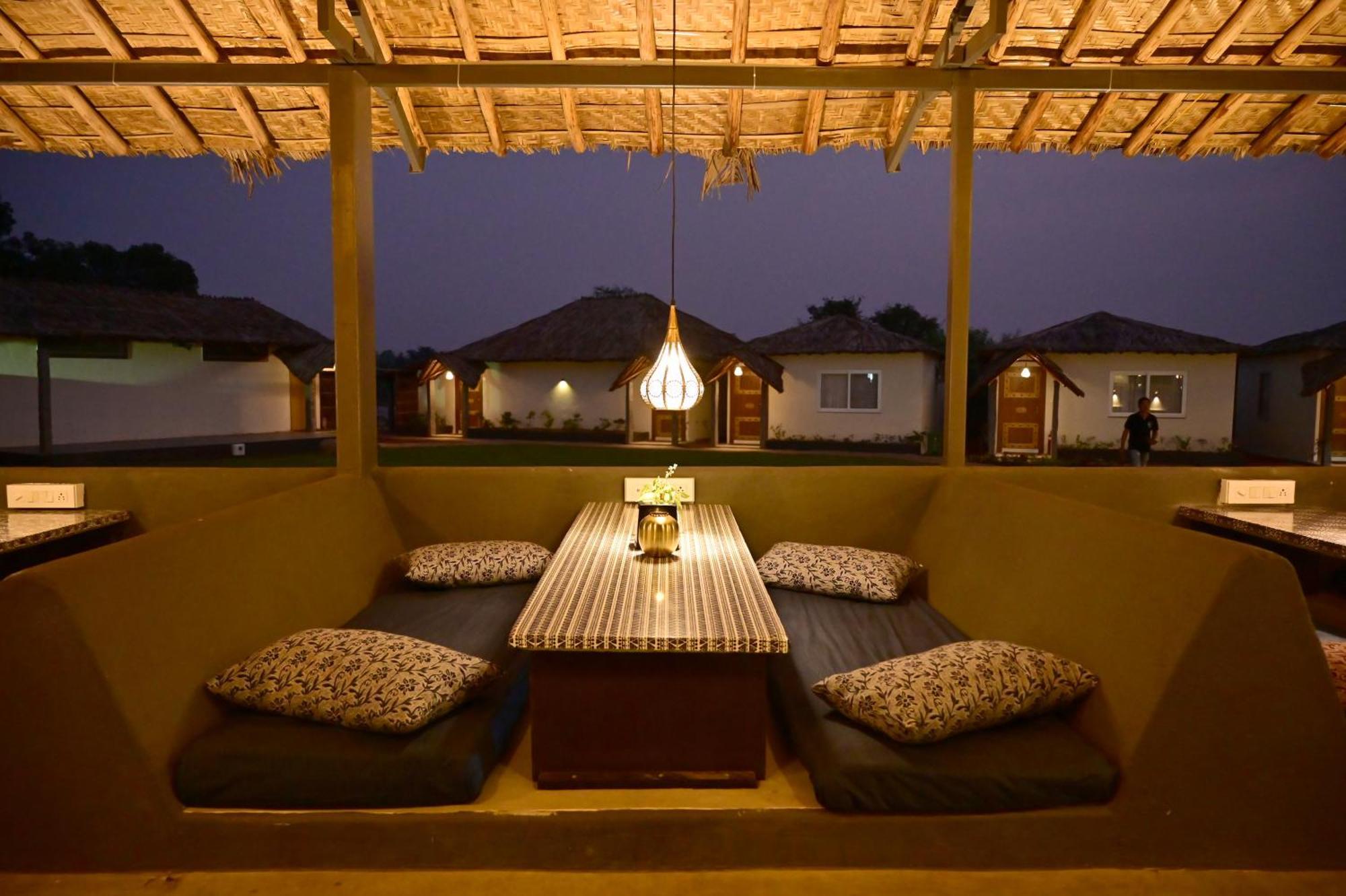 The Hampi Cafe Hotel Luaran gambar