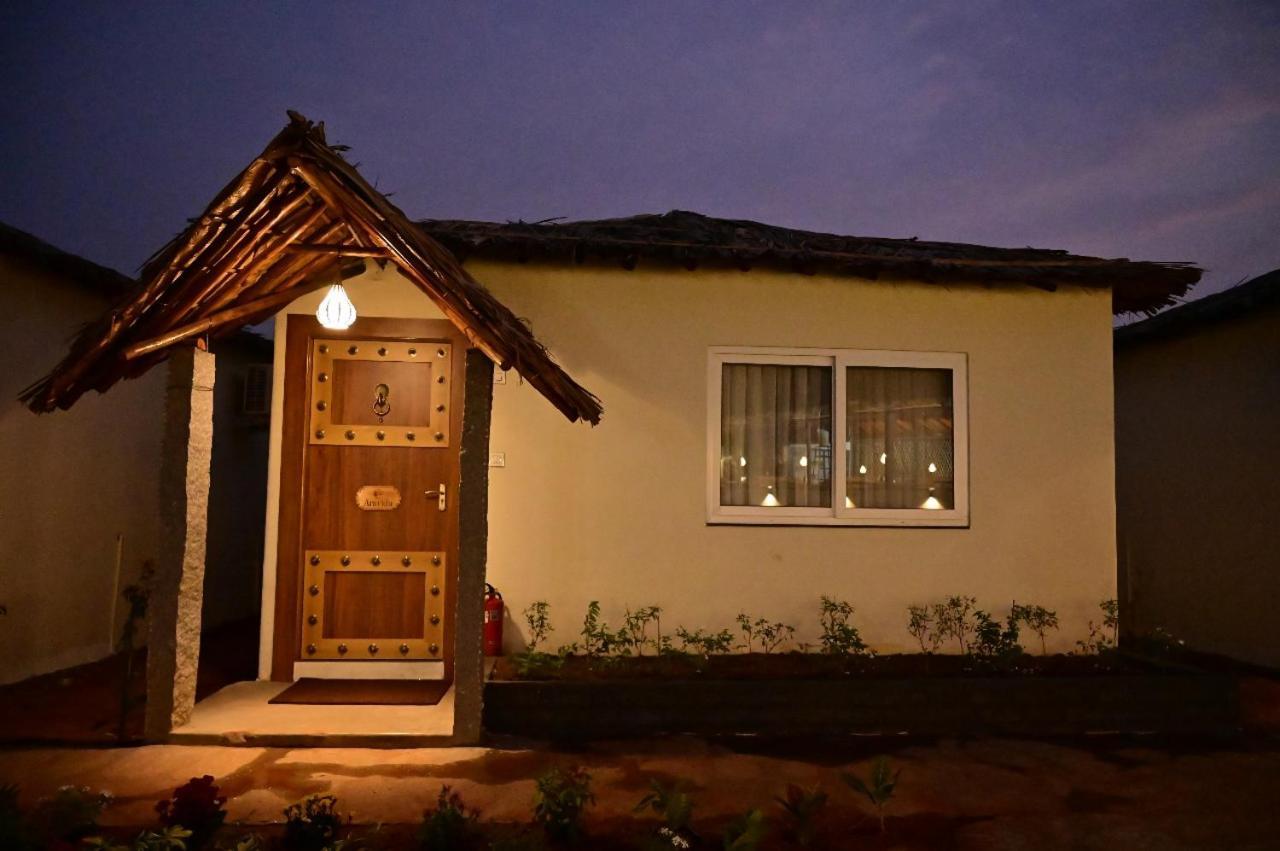 The Hampi Cafe Hotel Luaran gambar